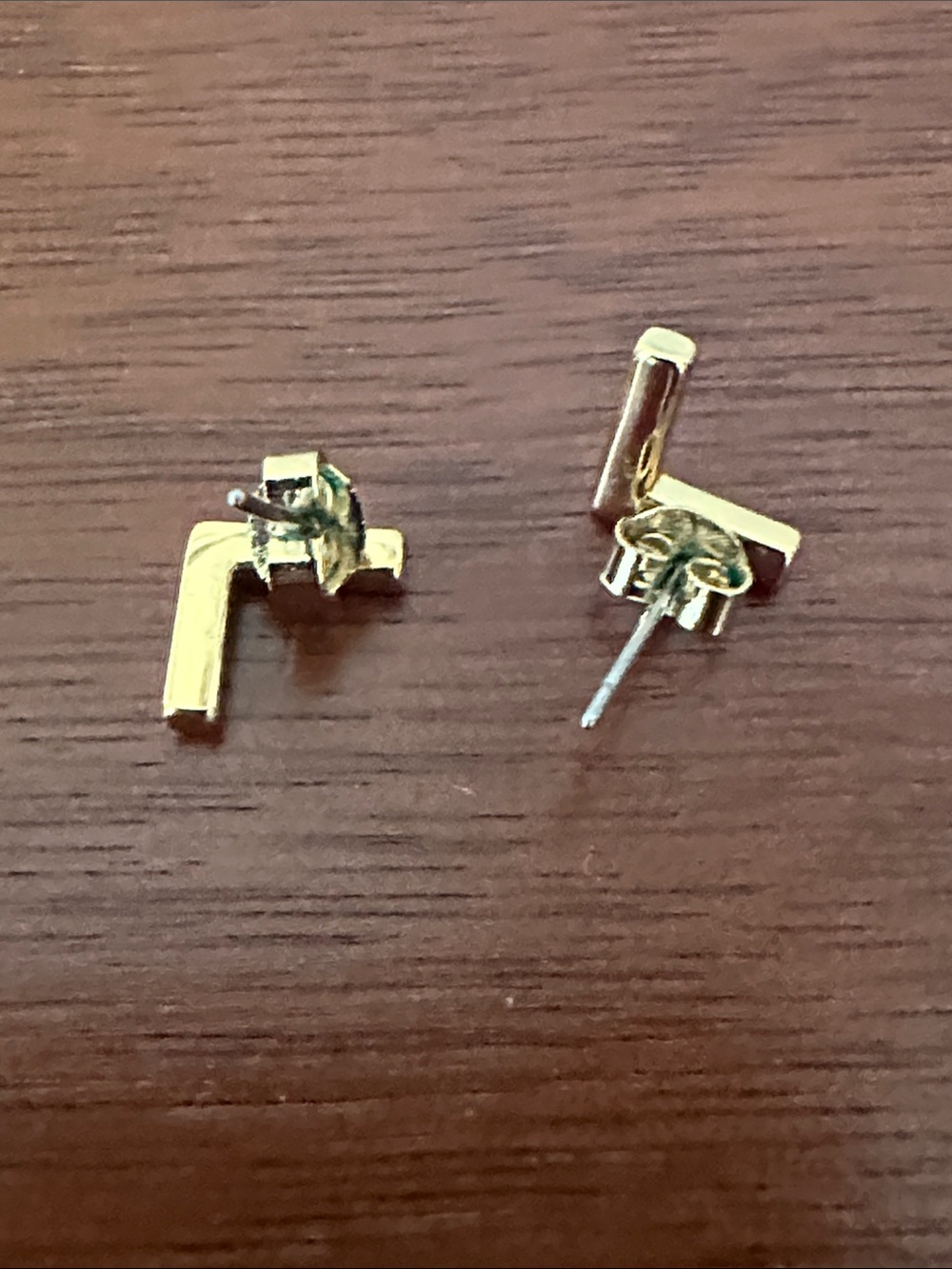 Fashion Jewelry Gold L-Shaped Stud Earrings - Picture 5 of 6